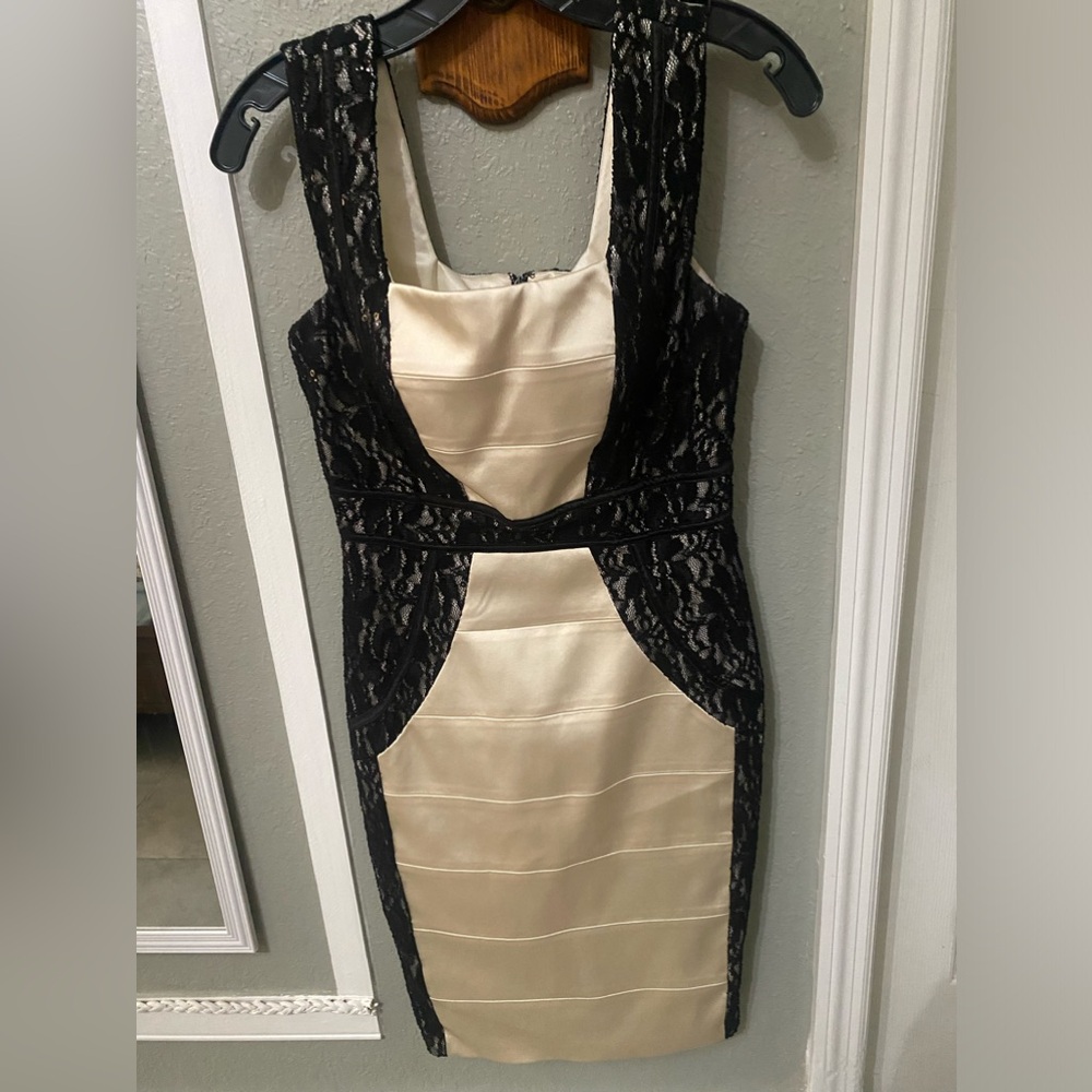 Perfect dress for a cocktail party! size 4 by JAX
